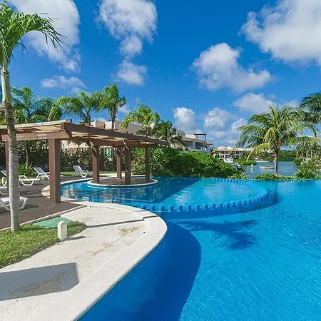 2Br Apt With Lagoon View In Puerto Aventuras